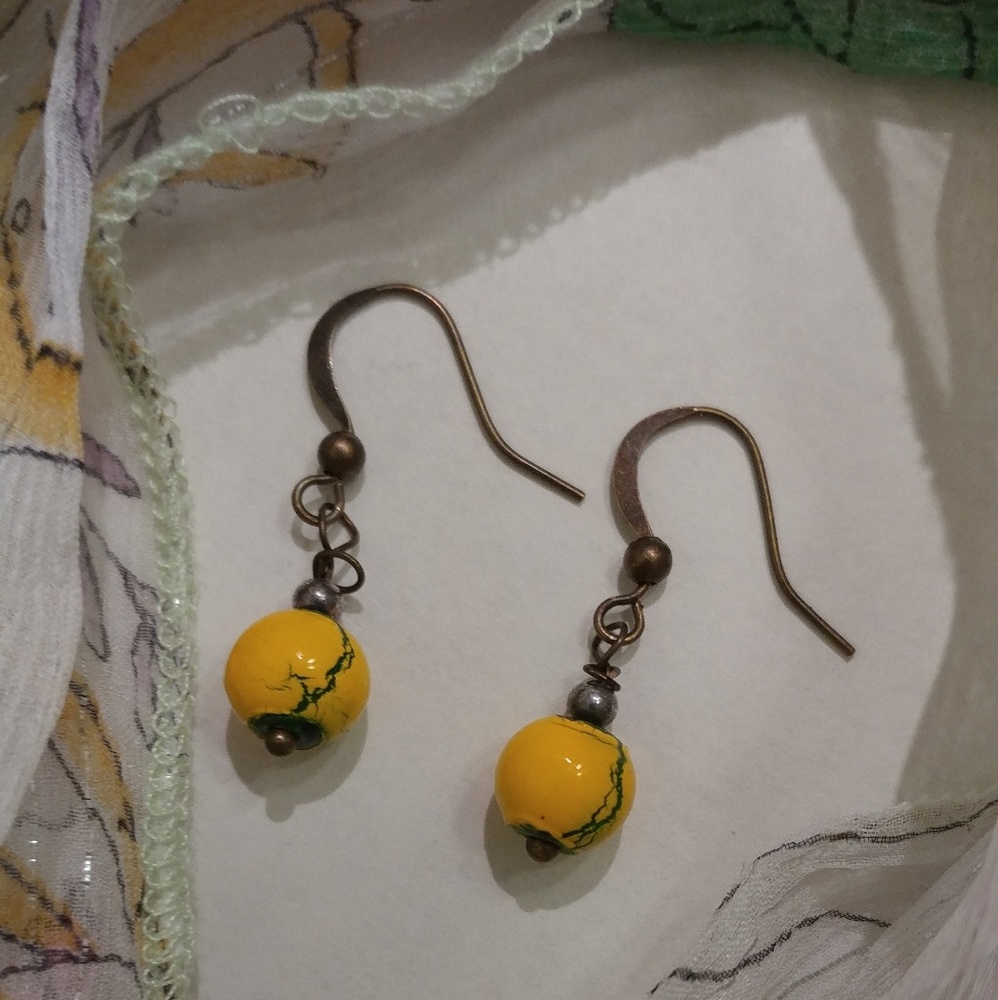 handcrafted short crackle bead earrings